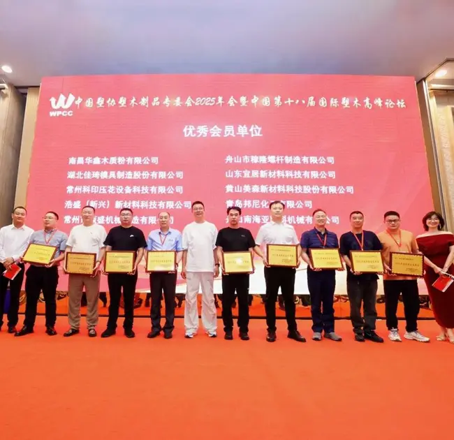 Centrarse en el 18º Foro de la Cumbre de Plásticos de Madera de China: Zhoushan Nanhaiya apareció en la conferencia como uno de los mayores proveedores de China de barriles cónicos de doble tornillo para WPC.