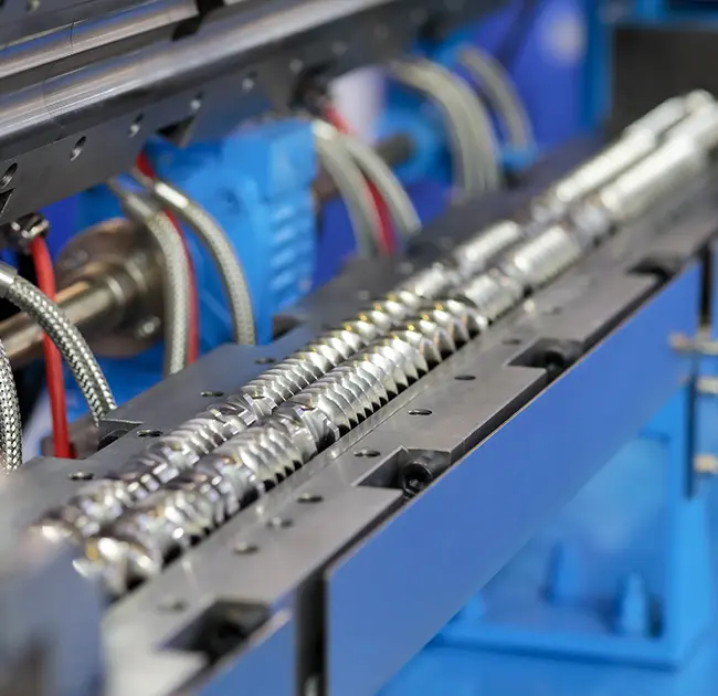 El proceso de trabajo y las precauciones de funcionamiento del granulador de espuma de doble tornillo.